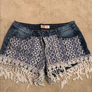 l.e.i fringe shorts